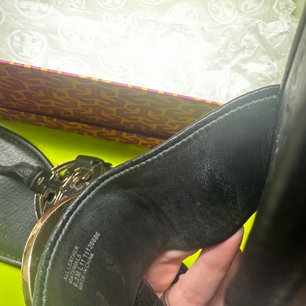 Tory Burch Black Leather Thong Sandals with Gold Logo - Picture 12 of 14